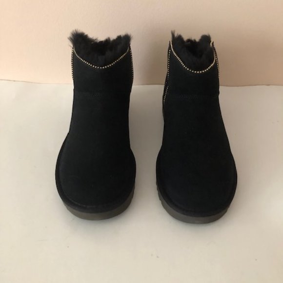 UGG Classic Ultra Mini Stud Genuine Shearling Lined Black Boot. NWT. Size: 8 - Picture 8 of 11